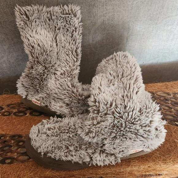 Acorn Women's Plush Ankle Booties - Cream and Brown - Picture 2 of 5